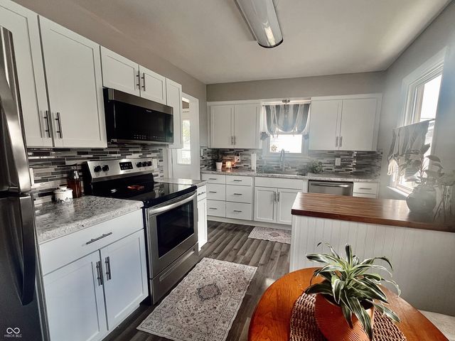 63 N 15th Avenue, Beech Grove, IN 46107