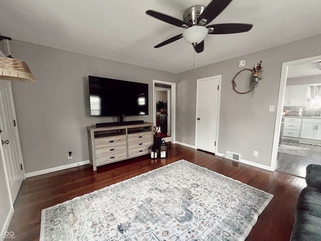 63 N 15th Avenue, Beech Grove, IN 46107