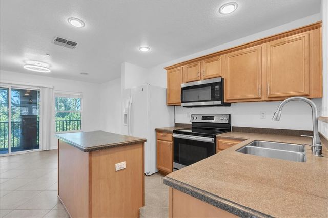 545 VINCINDA CREST WAY, Tampa, FL 33619