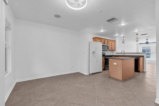 545 VINCINDA CREST WAY, Tampa, FL 33619