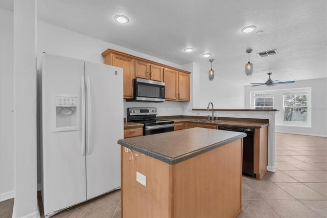 545 VINCINDA CREST WAY, Tampa, FL 33619