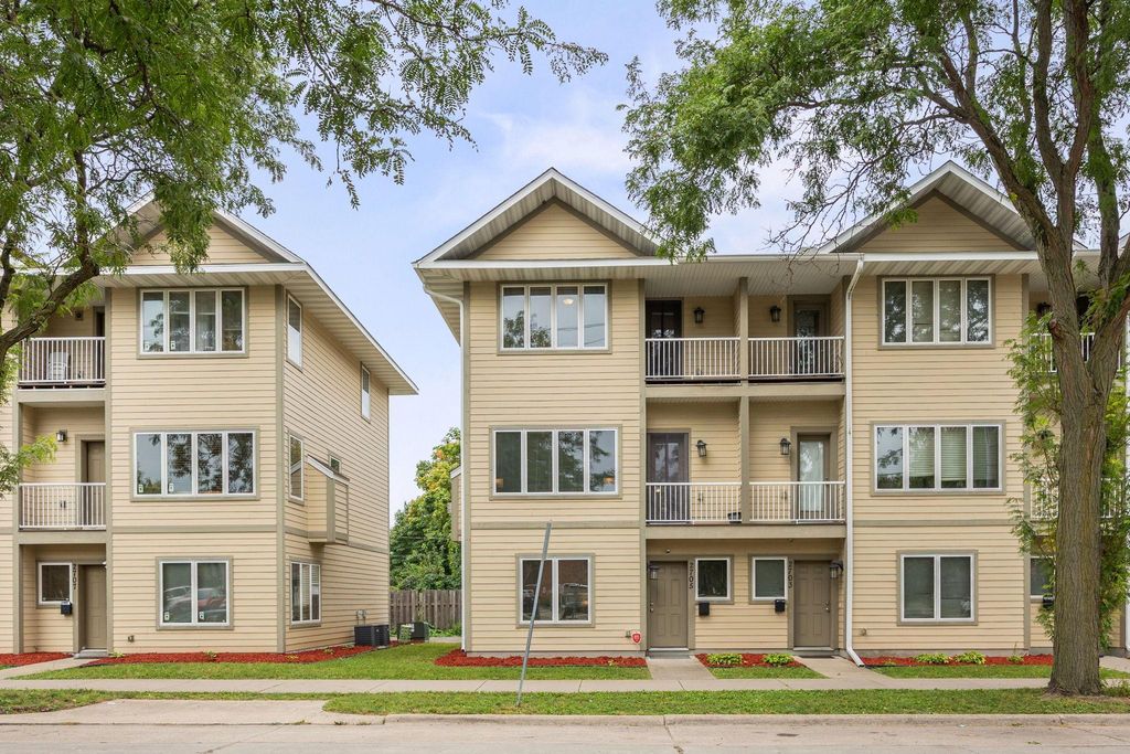 2705 E 28th Street, Minneapolis, MN 55406