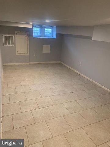 2902 E MONUMENT ST, Baltimore, MD 21205
