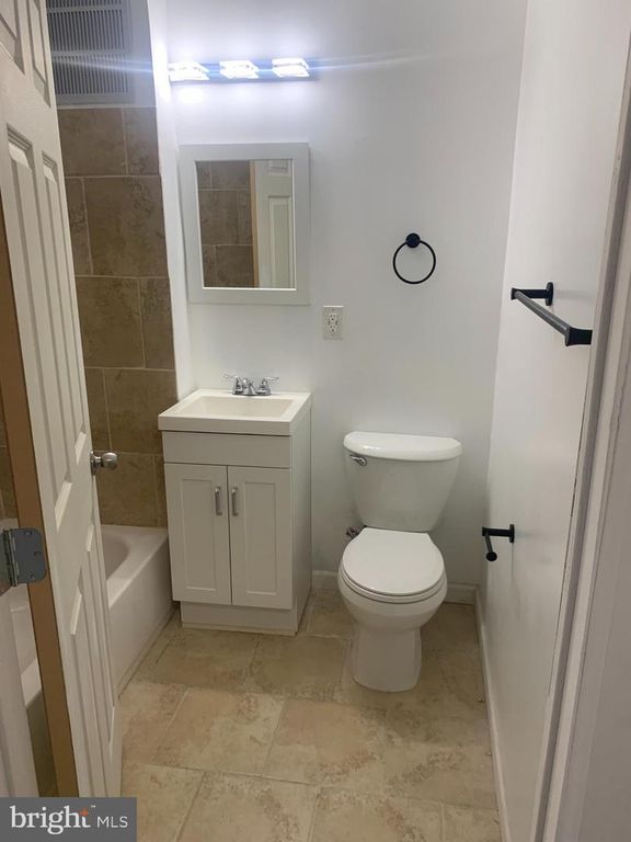 Image 11 of property listing at 2902 E MONUMENT ST, Baltimore, MD 21205