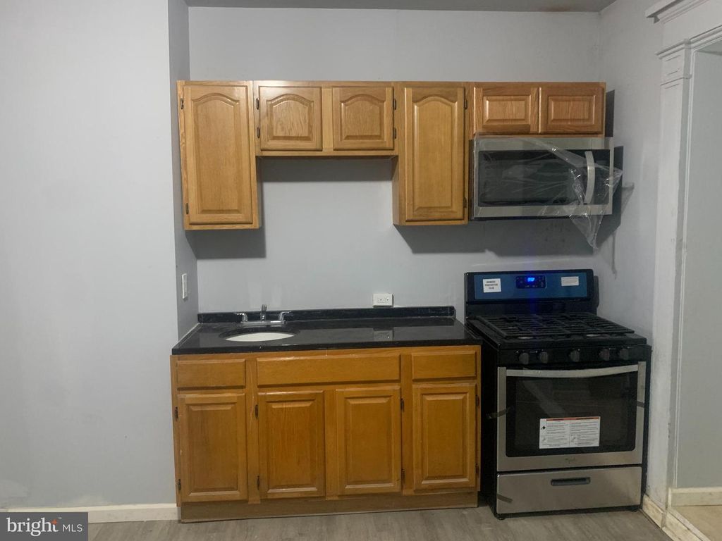 Image 4 of property listing at 2902 E MONUMENT ST, Baltimore, MD 21205