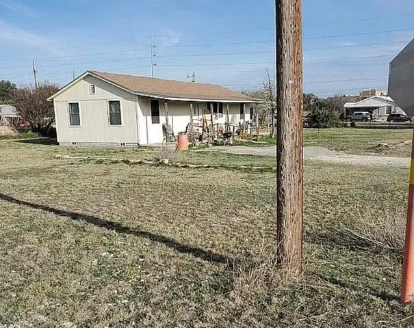 101 N Third Street, Mertzon, TX 76941