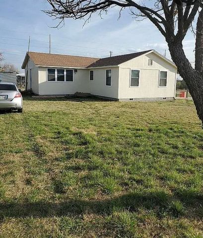 101 N Third Street, Mertzon, TX 76941