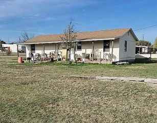101 N Third Street, Mertzon, TX 76941