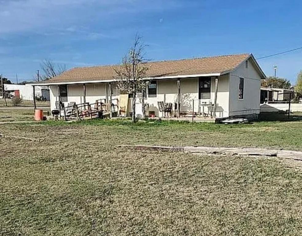 101 N Third Street, Mertzon, TX 76941