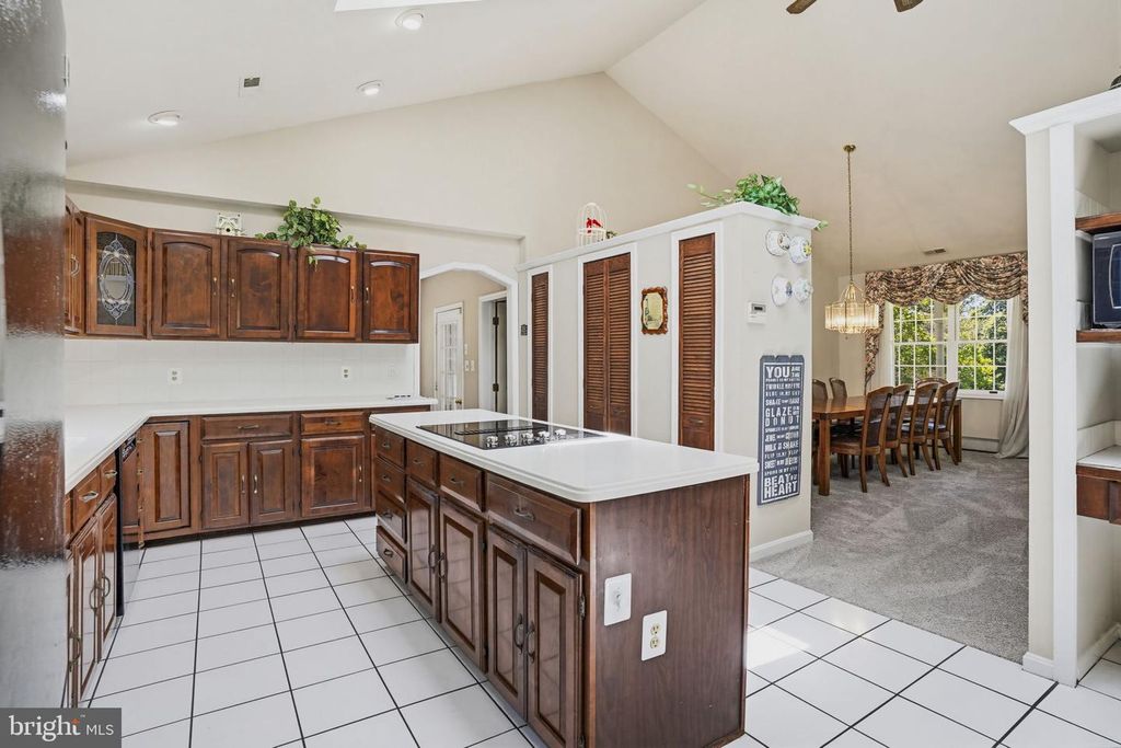 Image 14 of property listing at 10707 WARD RD, Dunkirk, MD 20754
