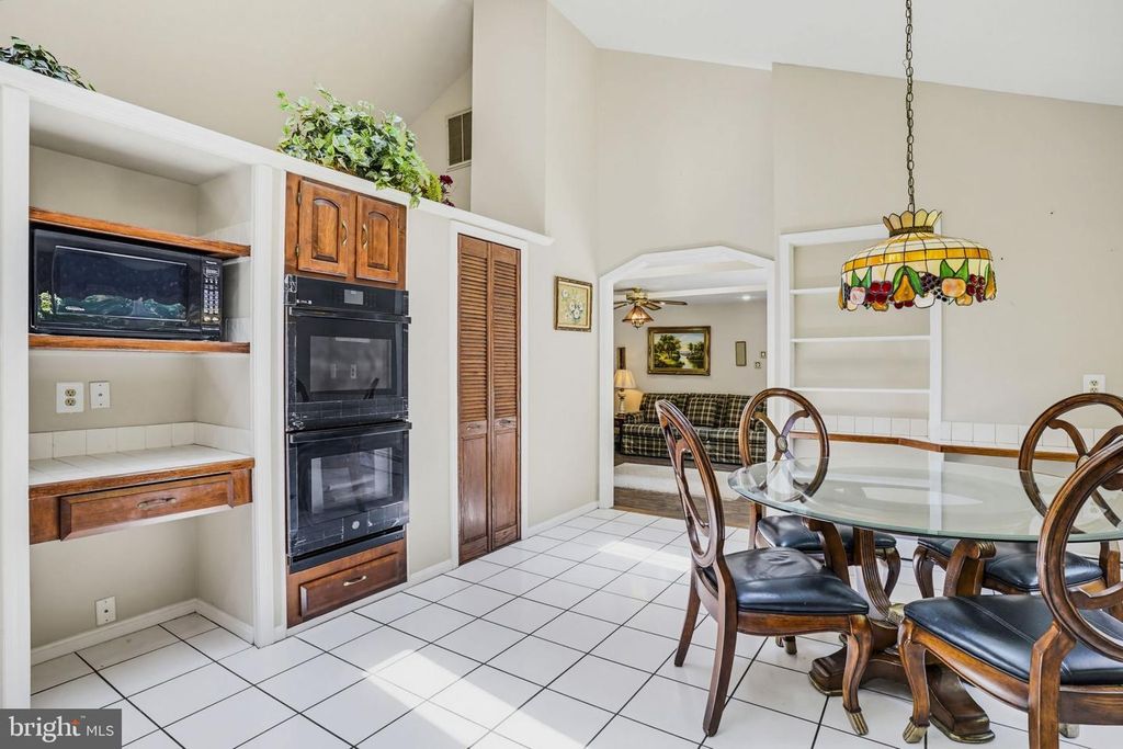 Image 15 of property listing at 10707 WARD RD, Dunkirk, MD 20754