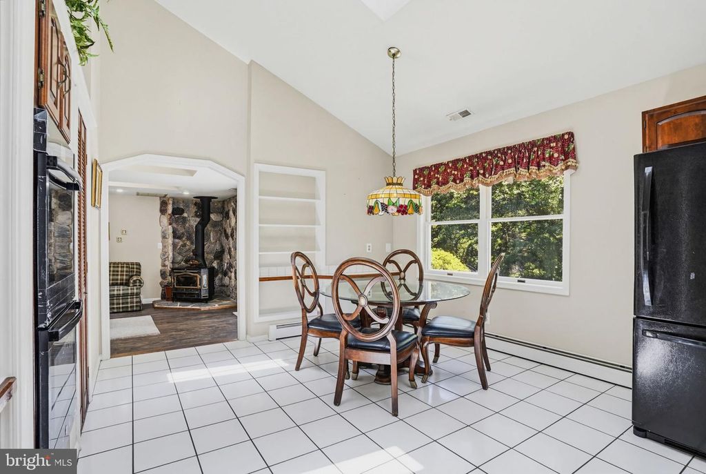 Image 16 of property listing at 10707 WARD RD, Dunkirk, MD 20754