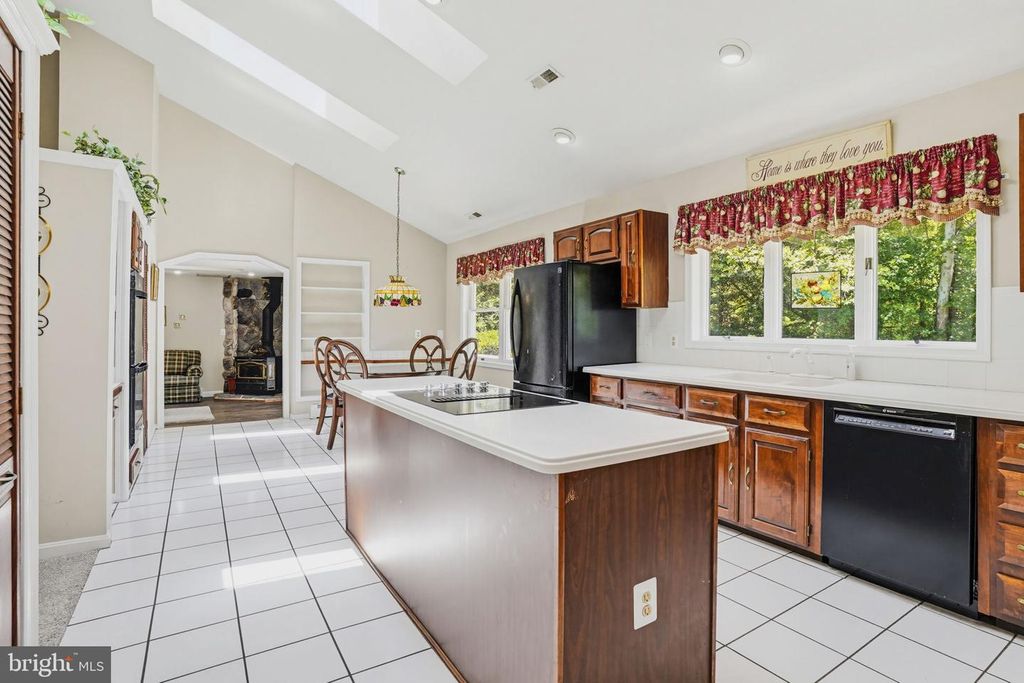 Image 17 of property listing at 10707 WARD RD, Dunkirk, MD 20754