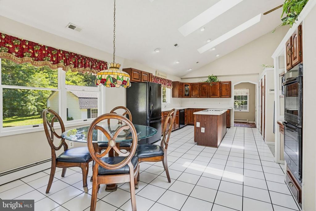 Image 18 of property listing at 10707 WARD RD, Dunkirk, MD 20754