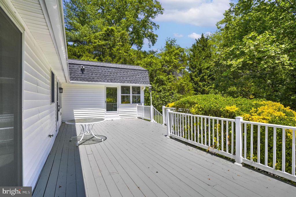 Image 19 of property listing at 10707 WARD RD, Dunkirk, MD 20754