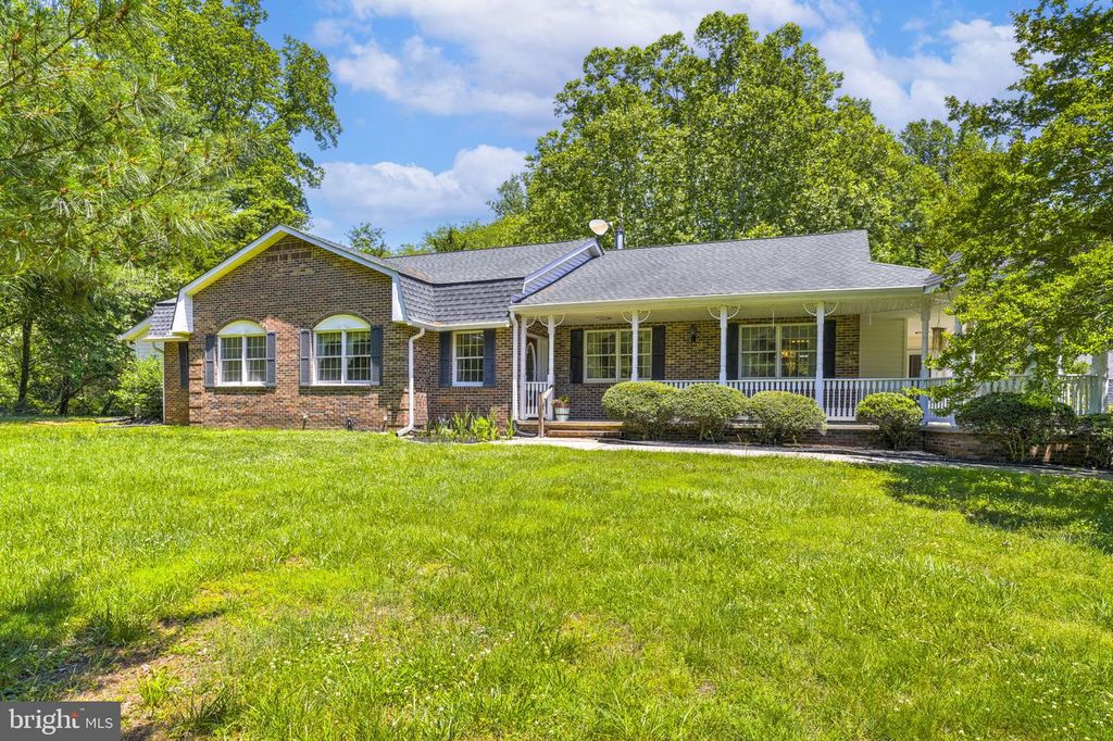 Image 2 of property listing at 10707 WARD RD, Dunkirk, MD 20754