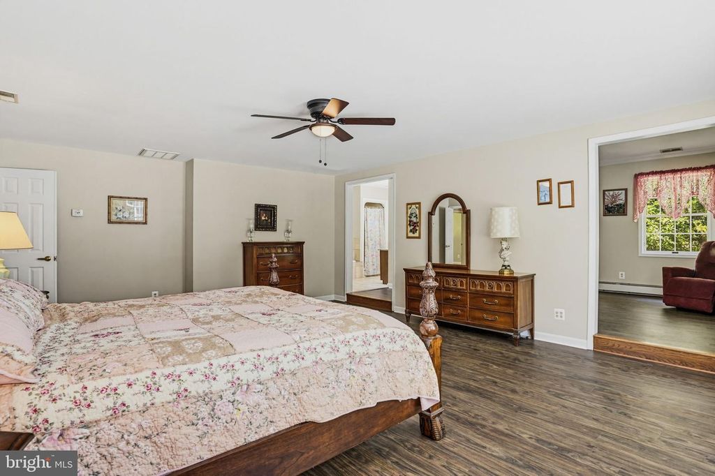 Image 25 of property listing at 10707 WARD RD, Dunkirk, MD 20754