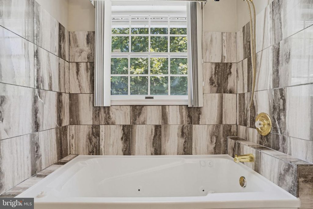 Image 27 of property listing at 10707 WARD RD, Dunkirk, MD 20754