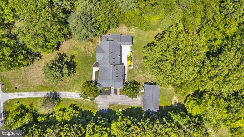 Image 3 of property listing at 10707 WARD RD, Dunkirk, MD 20754