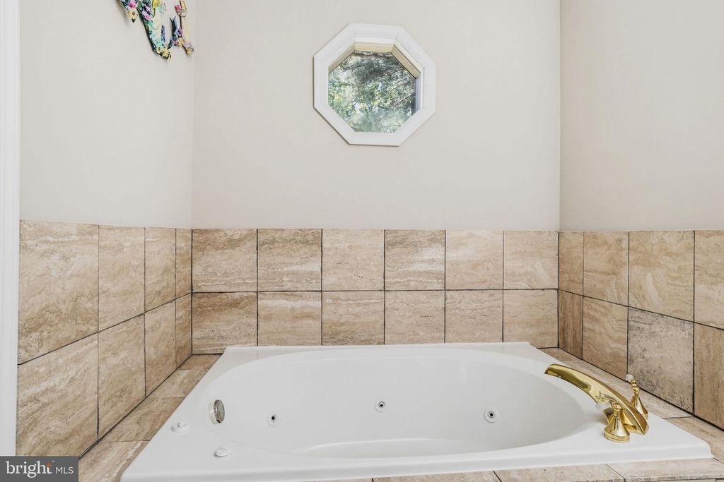 Image 33 of property listing at 10707 WARD RD, Dunkirk, MD 20754