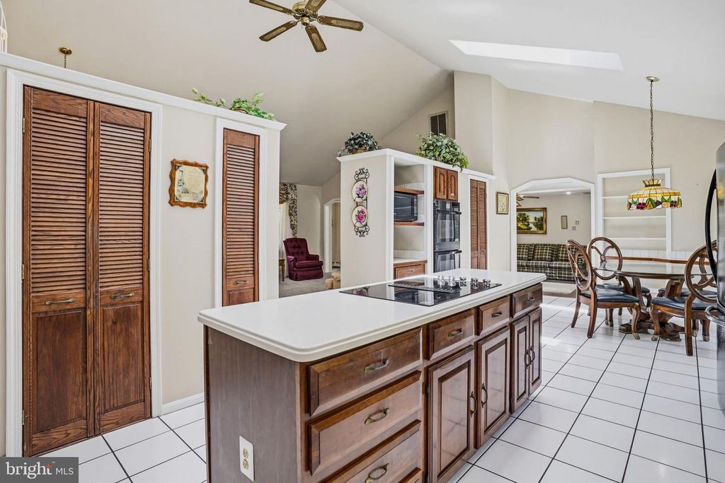 Image 4 of property listing at 10707 WARD RD, Dunkirk, MD 20754