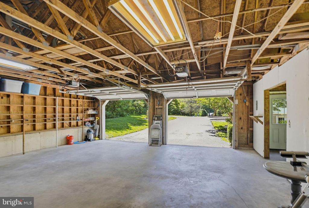 Image 7 of property listing at 10707 WARD RD, Dunkirk, MD 20754