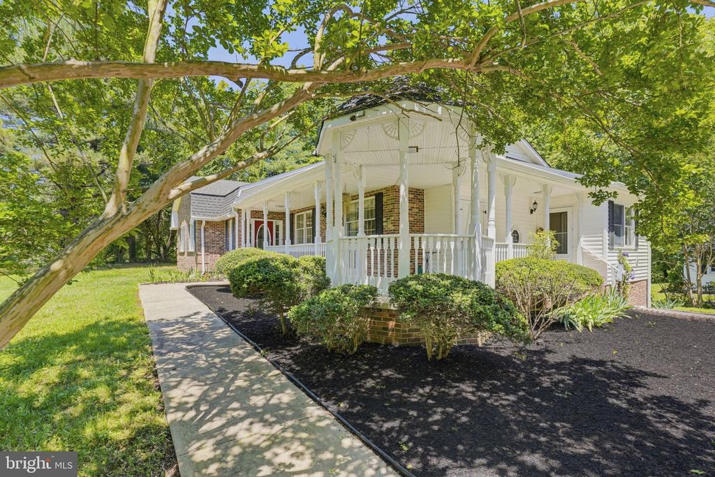 Image 8 of property listing at 10707 WARD RD, Dunkirk, MD 20754