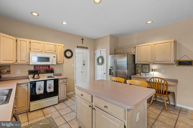 30 BRISTOL LN, Newark, DE 19711