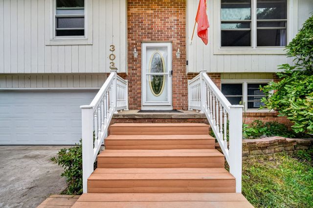 303 2nd Street NW, Bondurant, IA 50035