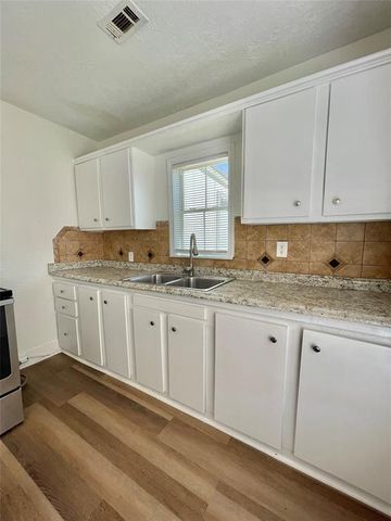 314 E Texas Street, Brazoria, TX 77422
