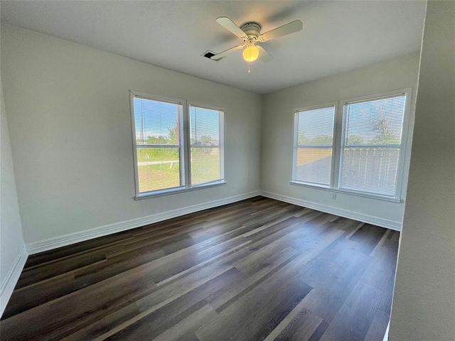 314 E Texas Street, Brazoria, TX 77422