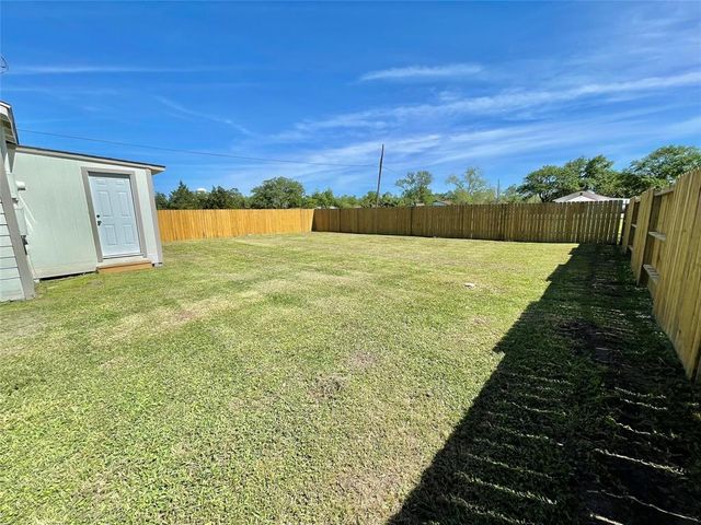 314 E Texas Street, Brazoria, TX 77422
