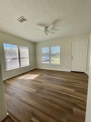 314 E Texas Street, Brazoria, TX 77422