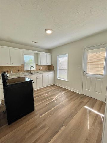 314 E Texas Street, Brazoria, TX 77422