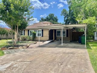 1112 Southampton Road, Angleton, TX 77515