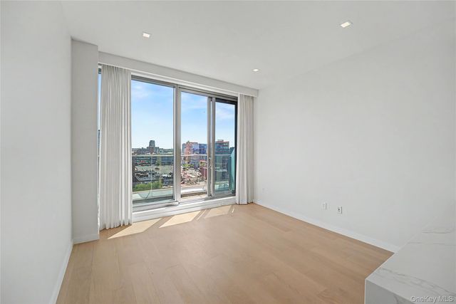 35-32 Leavitt Street 12B, Flushing, NY 11354