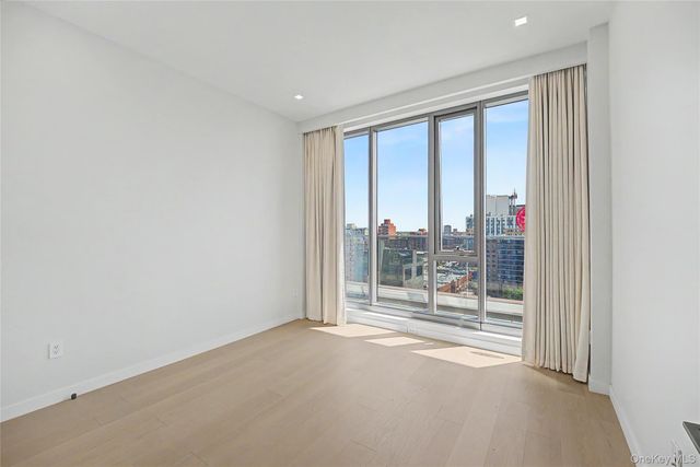 35-32 Leavitt Street 12B, Flushing, NY 11354