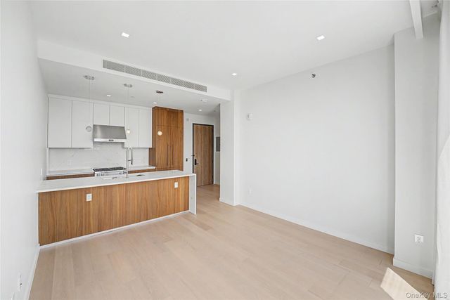 35-32 Leavitt Street 12B, Flushing, NY 11354