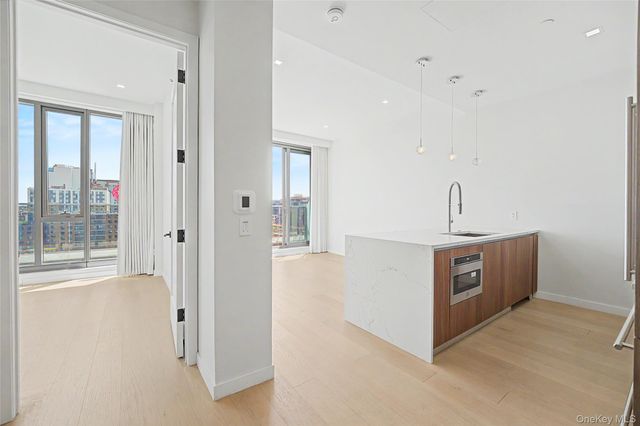 35-32 Leavitt Street 12B, Flushing, NY 11354