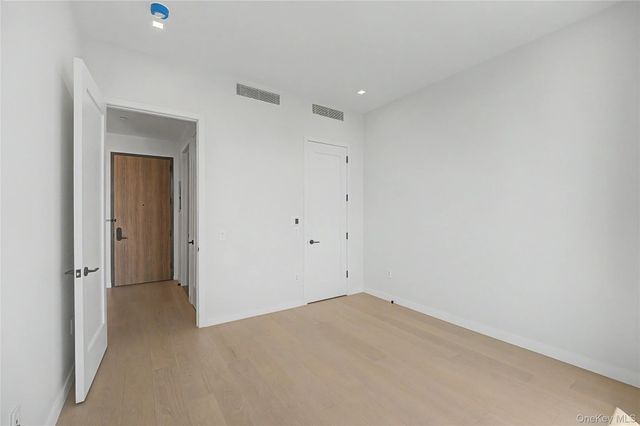 35-32 Leavitt Street 12B, Flushing, NY 11354