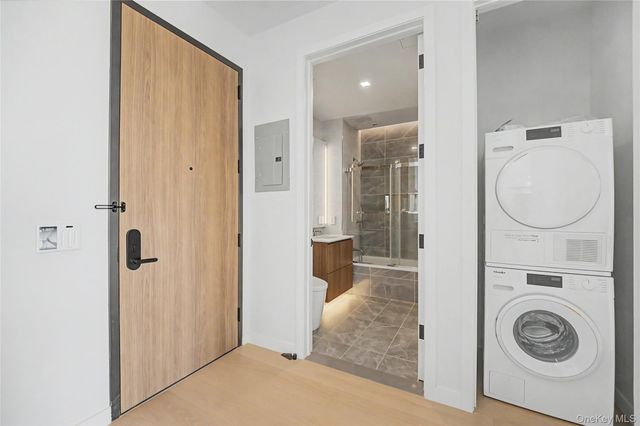 35-32 Leavitt Street 12B, Flushing, NY 11354