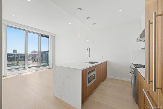 35-32 Leavitt Street 12B, Flushing, NY 11354