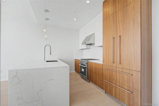 35-32 Leavitt Street 12B, Flushing, NY 11354