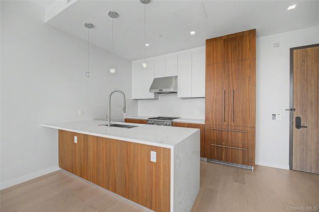 35-32 Leavitt Street 12B, Flushing, NY 11354