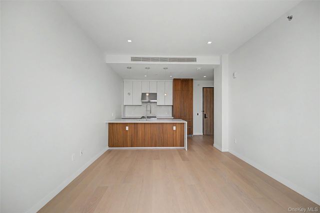 35-32 Leavitt Street 12B, Flushing, NY 11354