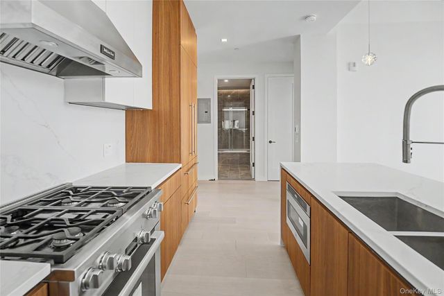 35-32 Leavitt Street 12B, Flushing, NY 11354