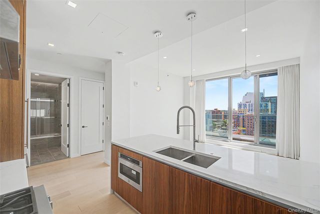 35-32 Leavitt Street 12B, Flushing, NY 11354