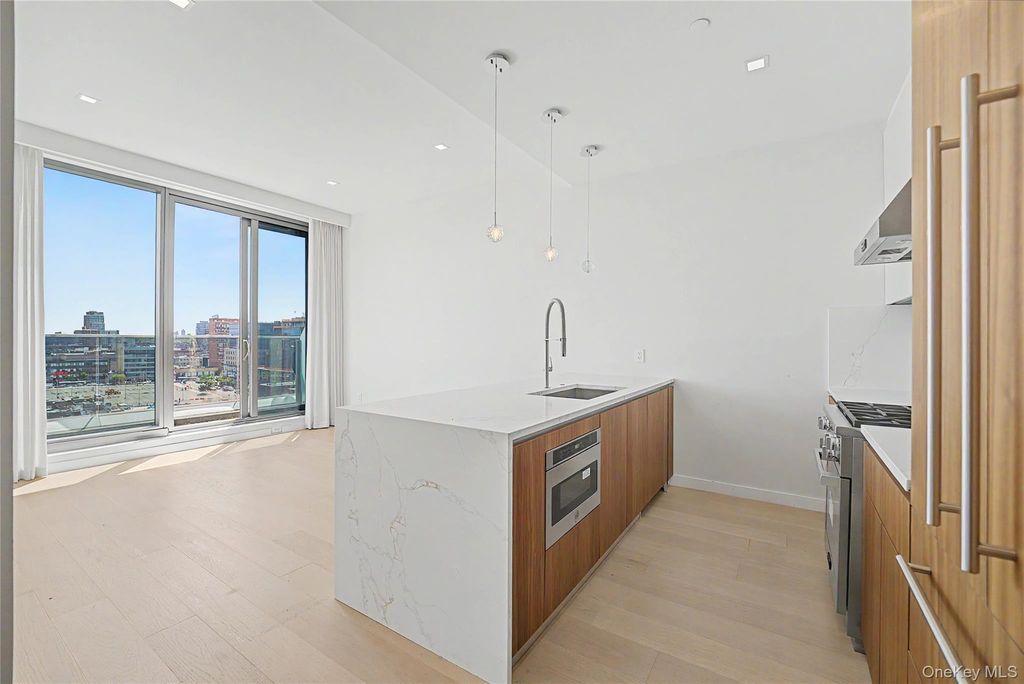 35-32 Leavitt Street 12B, Flushing, NY 11354 — photo 5