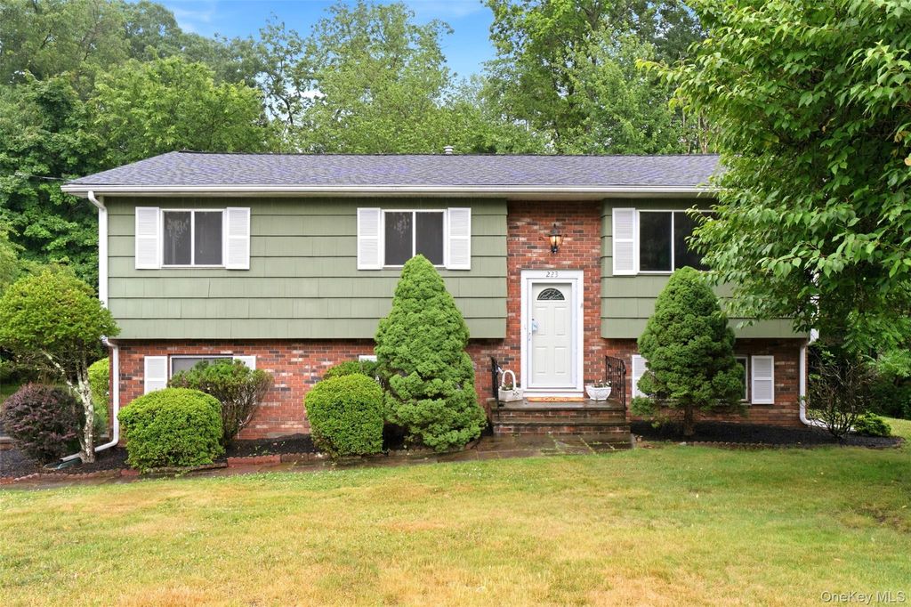223 Newport Avenue, Tappan, NY 10983