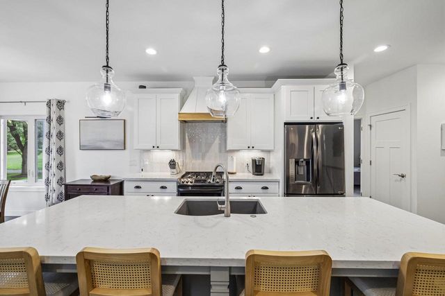 4538 E Oak Lane, Windsor, WI 53598